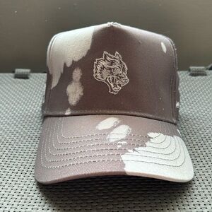 Darc sports wolves hat